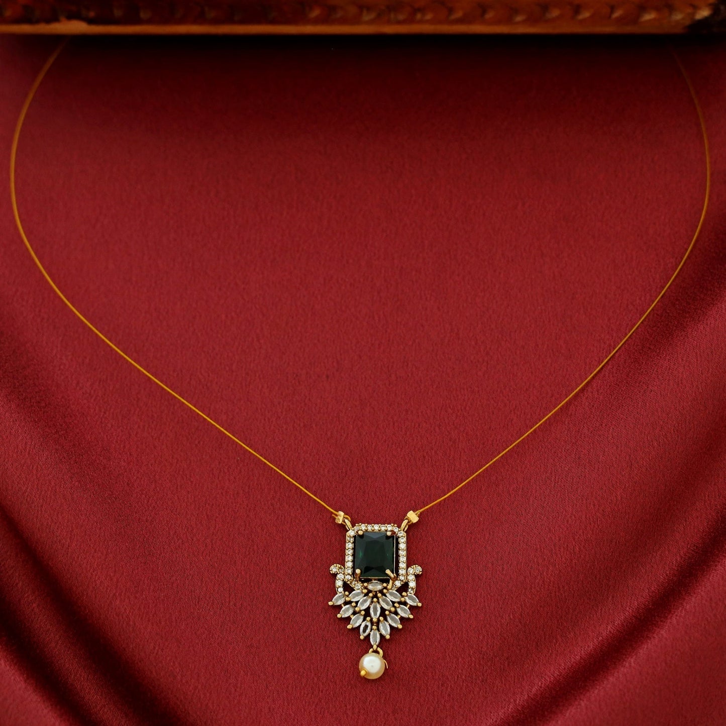 Stone Pearl String Neckpiece