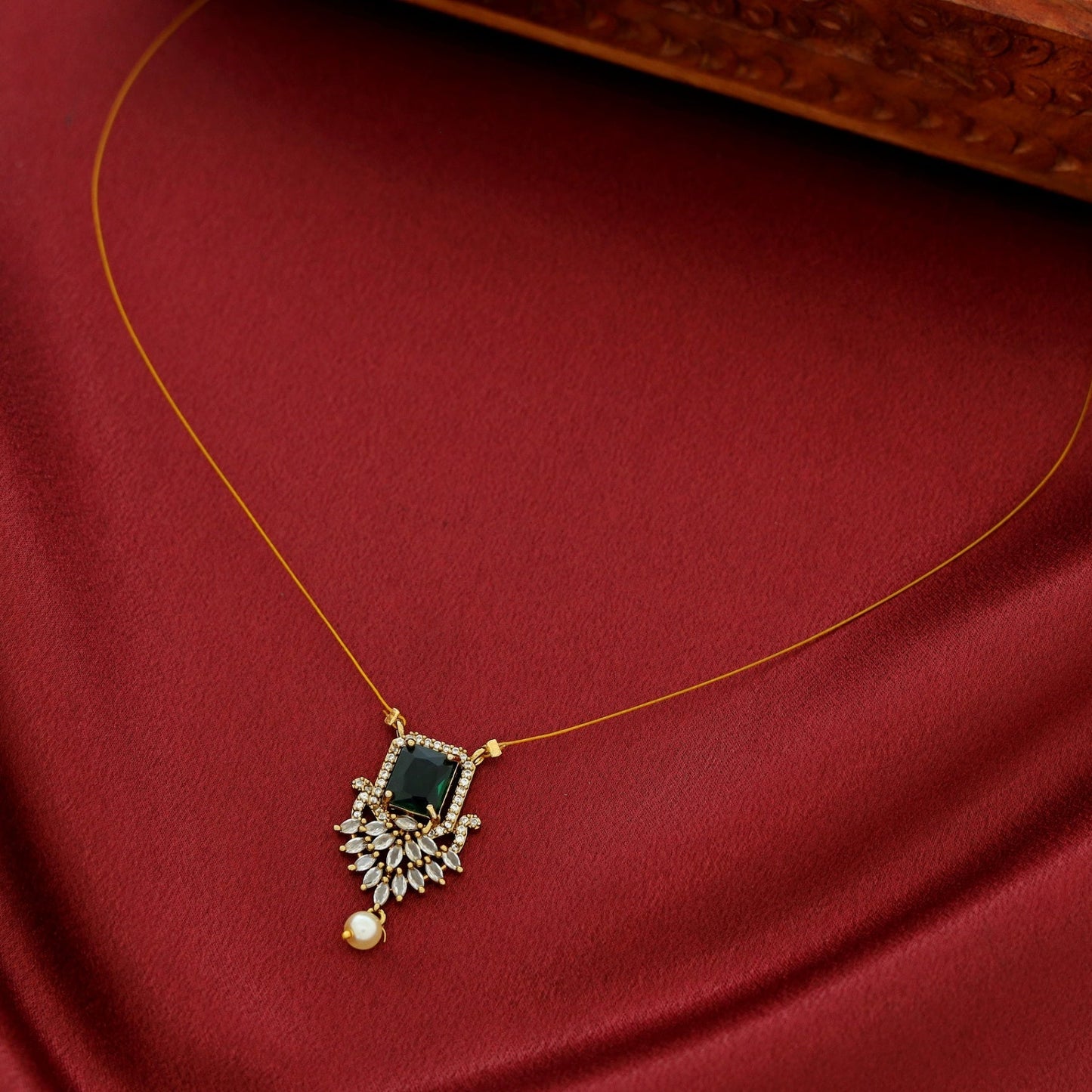 Stone Pearl String Neckpiece