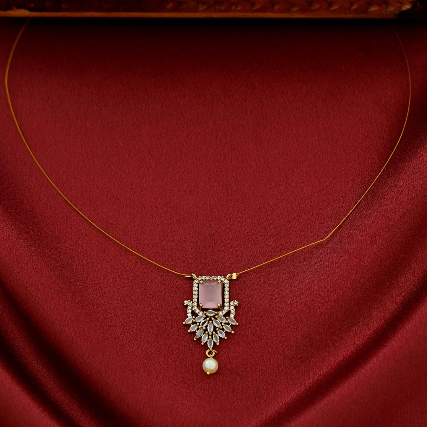 Stone Pearl String Neckpiece