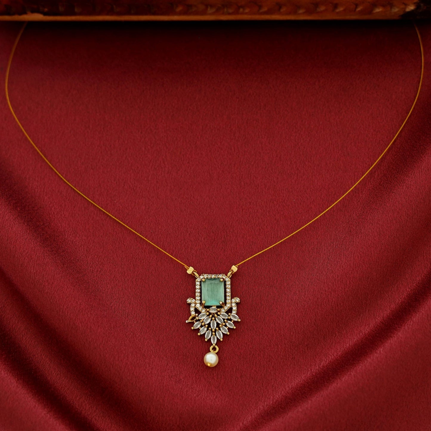 Stone Pearl String Neckpiece